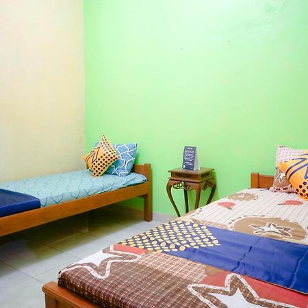 Oyo 2440 Wallet Family Residence Syariah Lumajang Εξωτερικό φωτογραφία