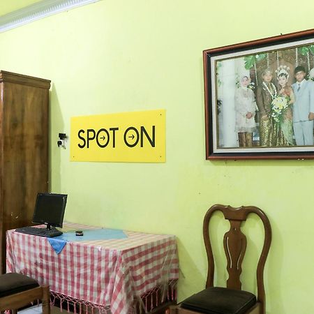 Oyo 2440 Wallet Family Residence Syariah Lumajang Εξωτερικό φωτογραφία
