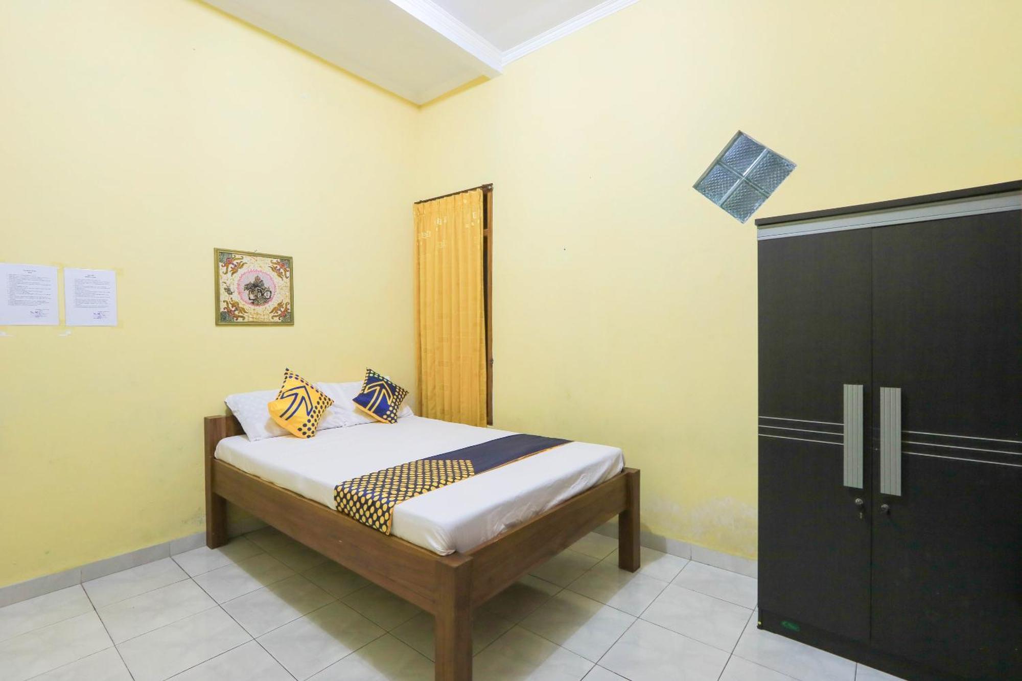 Oyo 2440 Wallet Family Residence Syariah Lumajang Εξωτερικό φωτογραφία