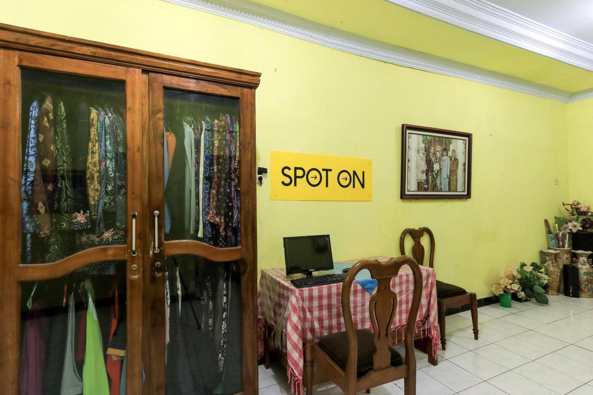 Oyo 2440 Wallet Family Residence Syariah Lumajang Εξωτερικό φωτογραφία