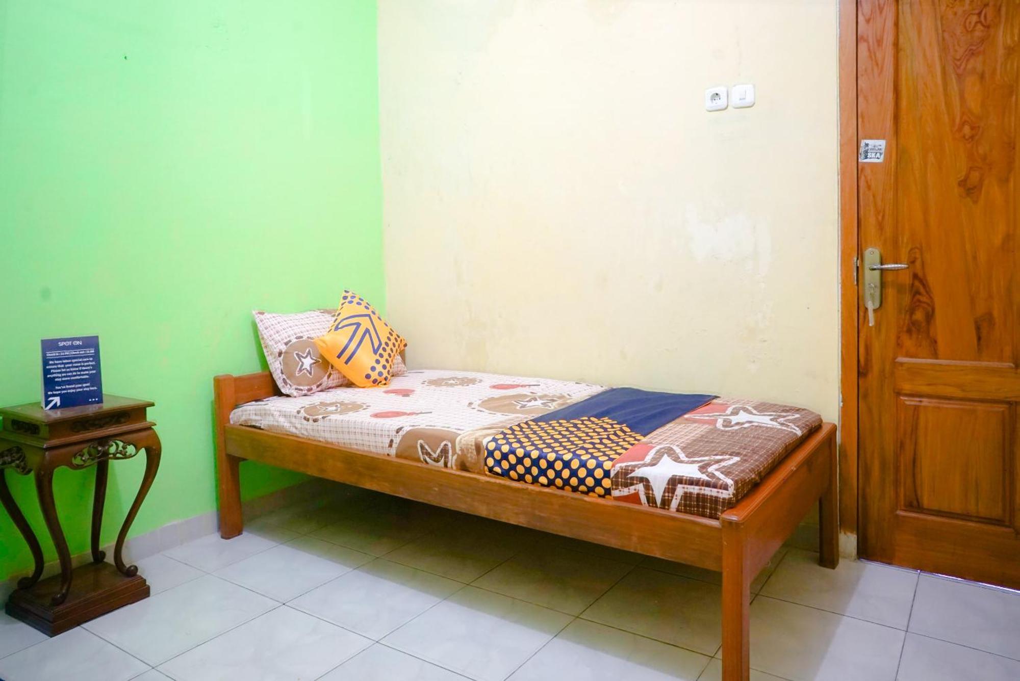 Oyo 2440 Wallet Family Residence Syariah Lumajang Εξωτερικό φωτογραφία