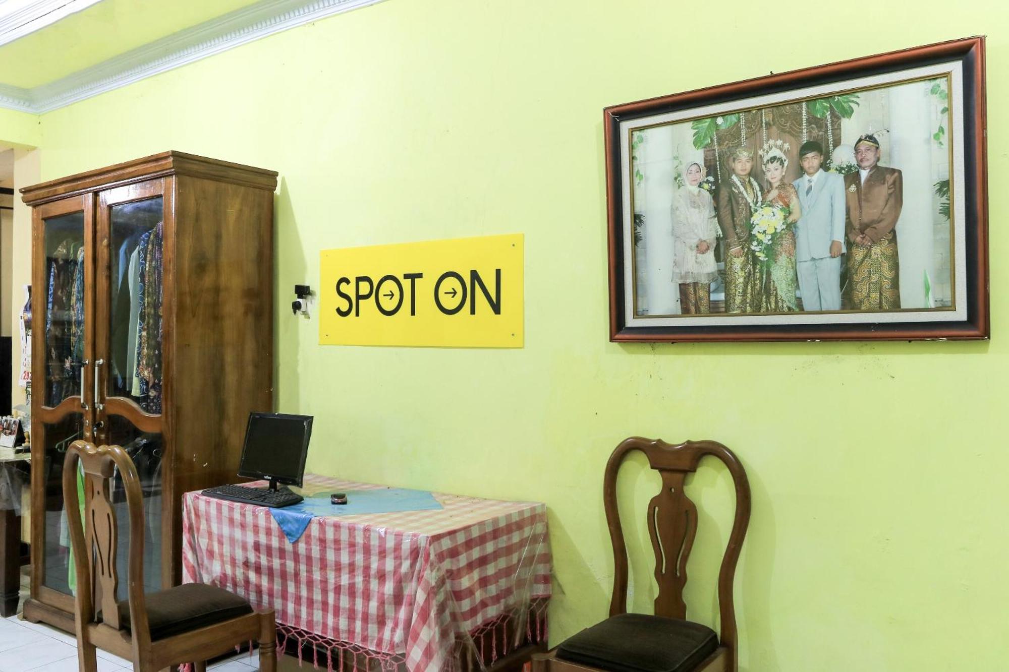 Oyo 2440 Wallet Family Residence Syariah Lumajang Εξωτερικό φωτογραφία